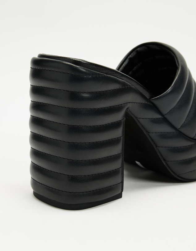 Senso - Yvonne Heels
