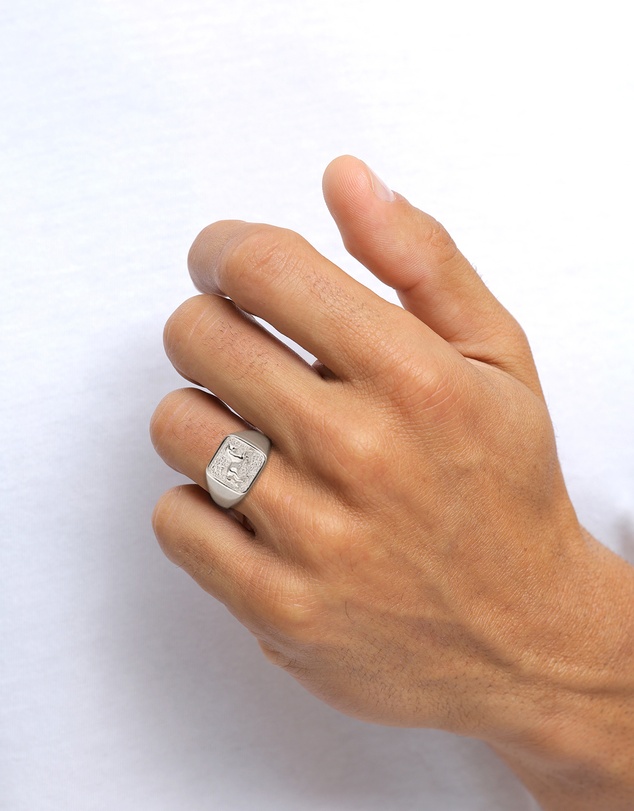 Kuzzoi - ICONIC EXCLUSIVE - Horse Signet Ring in 925 Sterling Silver