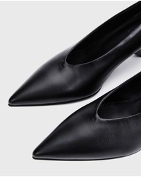 Bassike - Point Toe Pump