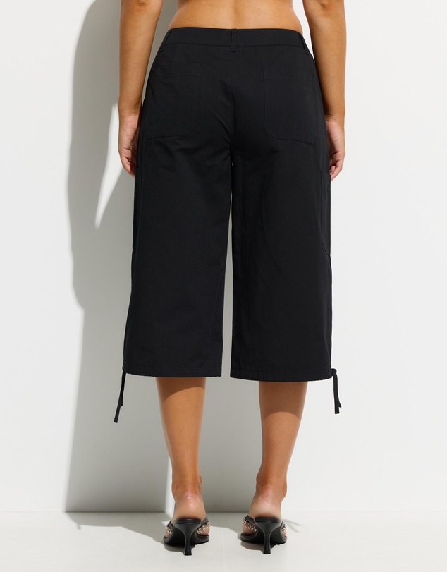 Dazie - Cara Low Rise Cargo Capris