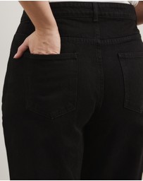 Atmos&Here Curvy - Milla Straight Leg Jeans