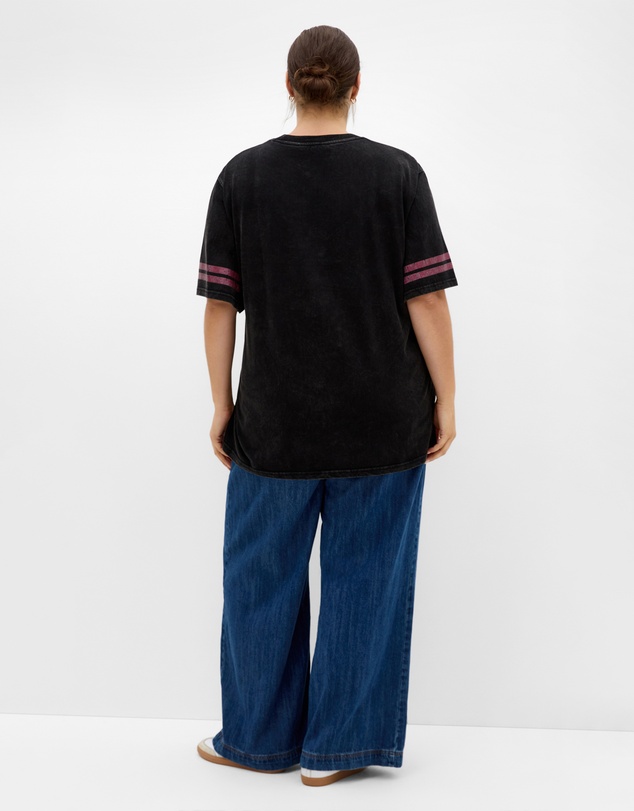 City Chic - Plus size Oversized Tickets Tee - black acid wash