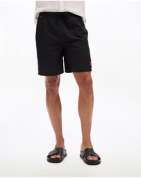 Superdry - Essential 17