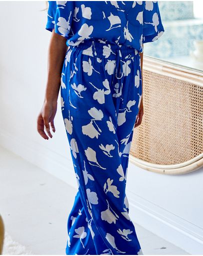 Magnolia Silhouette Blue