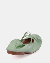 Miss Sofie - Medina Flats