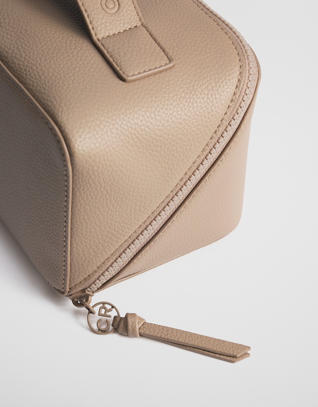 Country Road - Branded Detail Medium Convertible Cosmetic Case