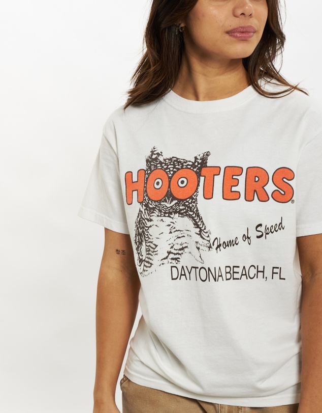 Vintage by The Real Deal - Pre Loved - Vintage Hooters Tee
