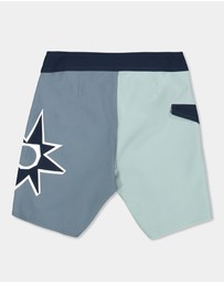 Volcom - Boys 8 to 16 St4R G4Zer Mod Boardshorts