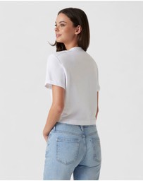 GUESS - Short Sleeve Metal Logo Cropped T-Shirt