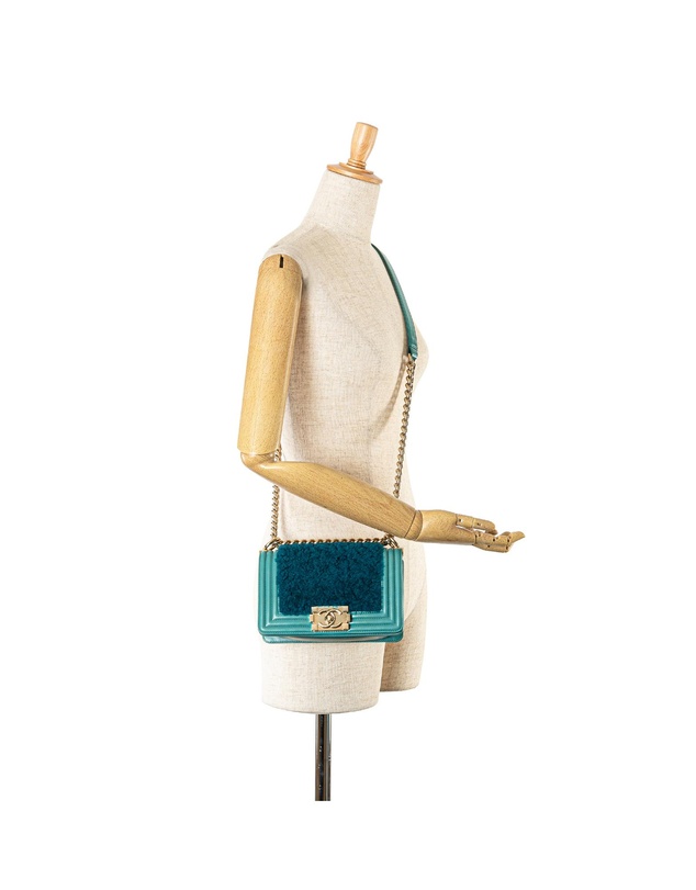 Pre-Loved by Azura Reborn - Pre-Loved chanel Pre-owned Boy Chanel Crossbody Teal Shearling