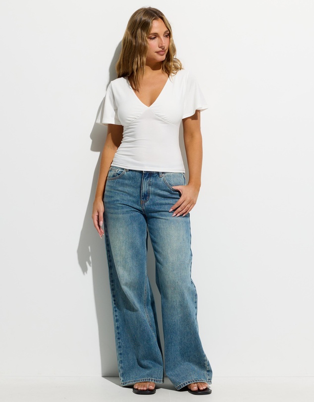 Dazie - Chelsea Flutter Sleeve Top