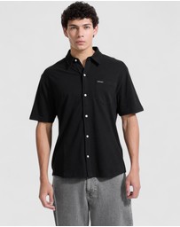 GUESS - GUESS JEANS Short Sleeve Regular Button Front Tee