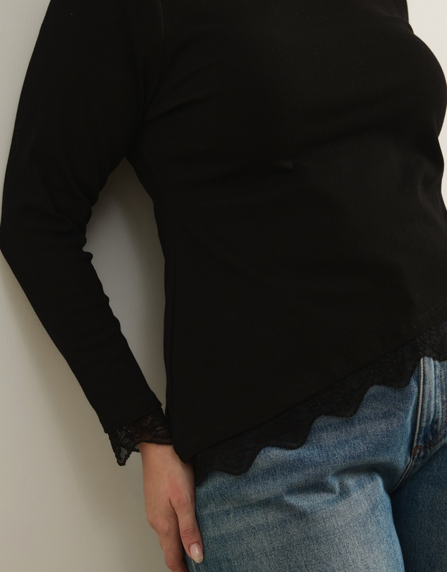Atmos&Here Curvy - Sienna Long Sleeve Lace Jersey Top