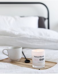 Maison Blanche - 010 Cedarwood & Patchouli - Medium Candle