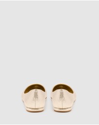 Nine West - Speakup