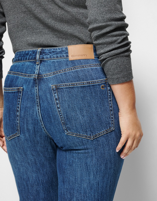 Commonry - The Mid Rise Slim Jean