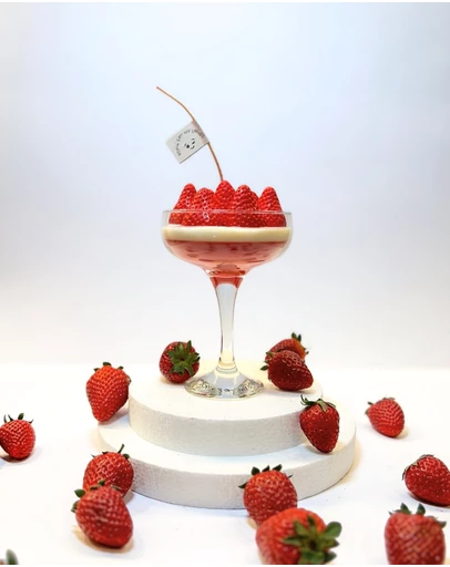 Don't Eat My Candle - Strawberry Martini Cocktail Candle - Double Pour (220g)