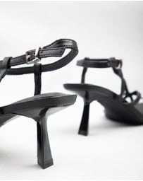 RAID - Layne Pointed Toe Kitten heeled sandals in Black
