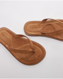 TOPSHOP - Jay Real Suede Toe Thong Flat Sandals