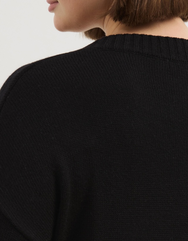 Atmos&Here Curvy - April Classic V-Neck Knit Jumper