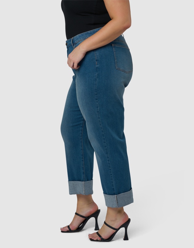 Sunday In The City - The Chain Boyfriend Jean