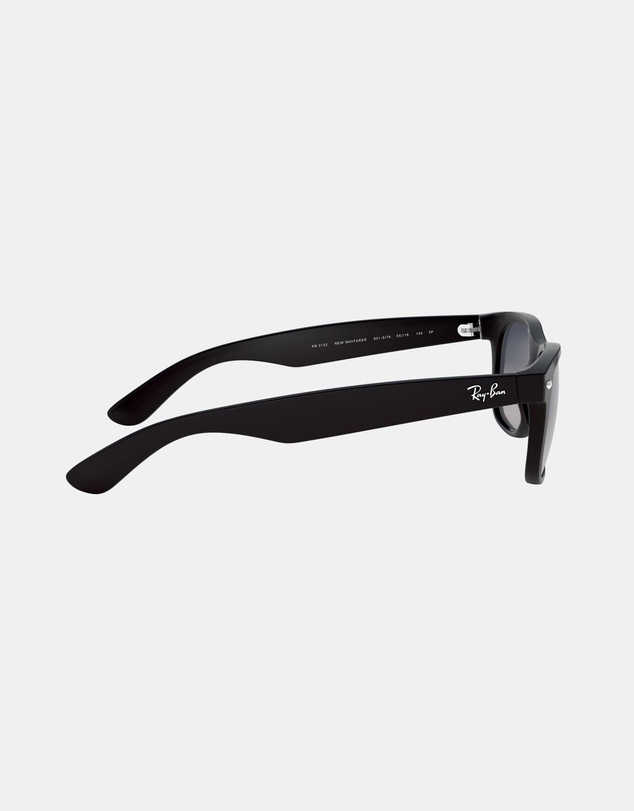Ray-Ban - New Wayfarer Classic Polarised RB2132