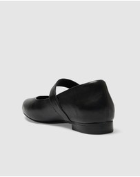 Wide Steps - Danielle