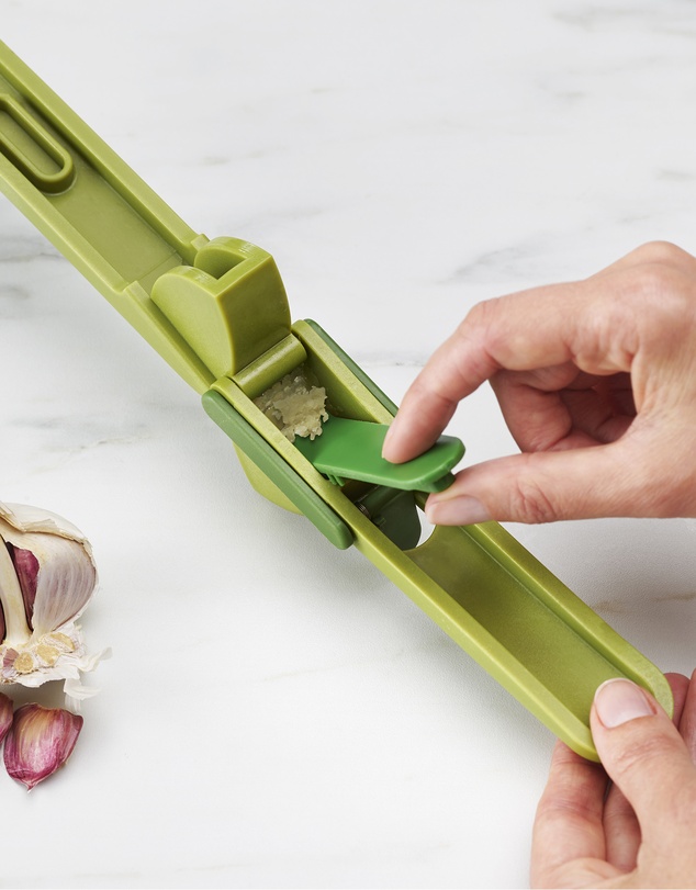 Joseph Joseph - CleanForce™ Garlic Press (Green)