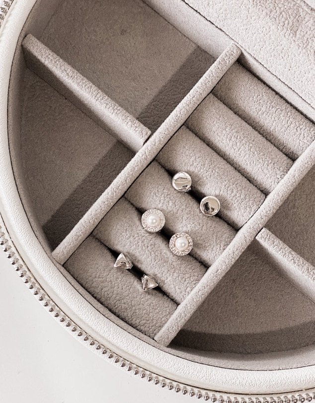 Ichu - Circle Stud Earrings