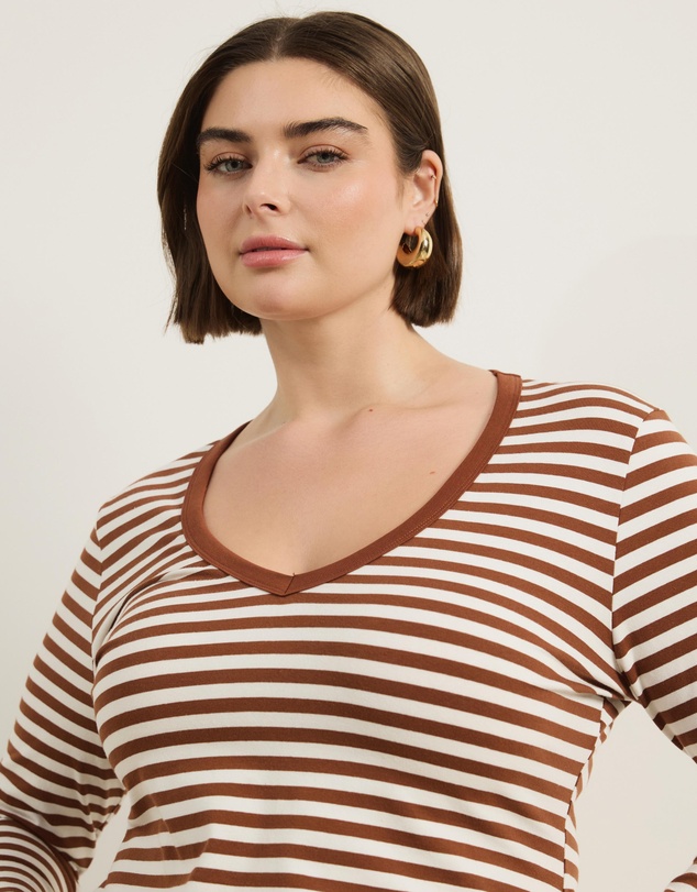 Atmos&Here Curvy - Deep V-Neck Long Sleeve T-Shirt