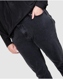 Love Your Wardrobe - Gabby Black Wash Stretch Jeans
