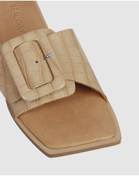 Beau Coops - Melania Slides