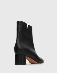Betts - Ashbury Round Toe Ankle Boots