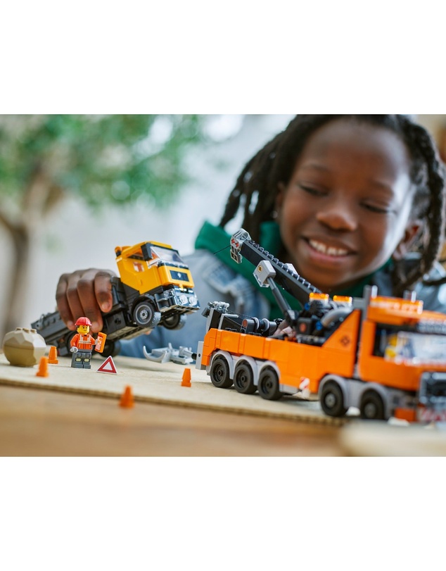 LEGO - 60467 Heavy-Duty Recovery Tow Truck with Crane