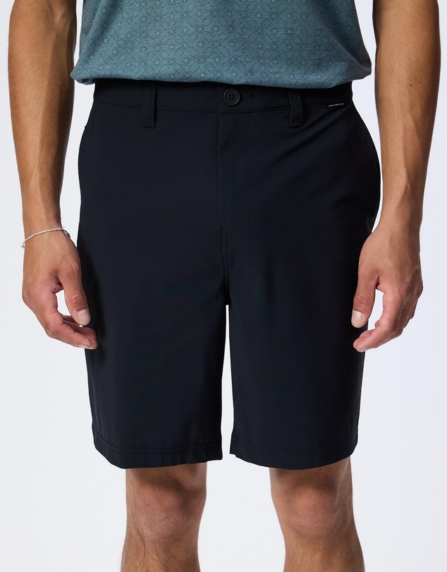 TravisMathew - Hero Hour Golf Shorts 8in