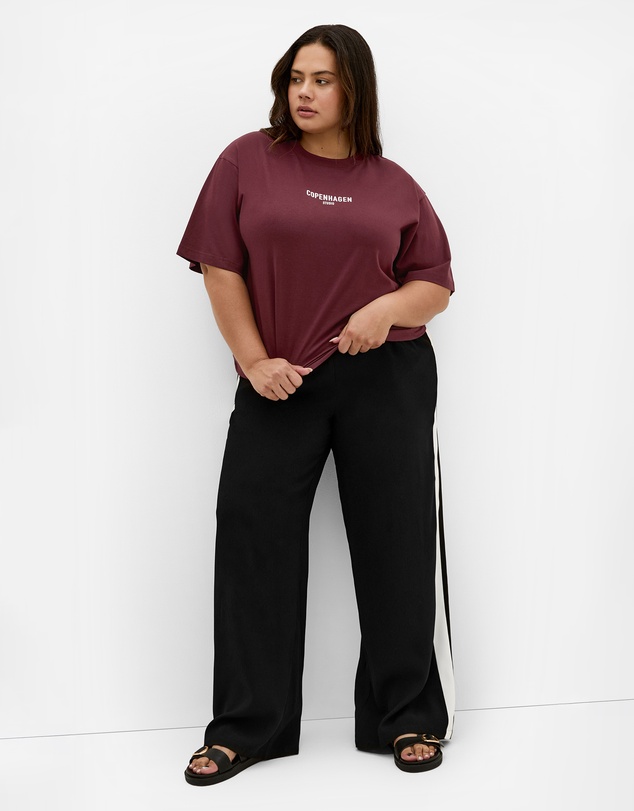 City Chic - Plus size Copenhagen Studio Cotton Tee - wildberry