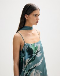 Minima Esenciales - Icehouse Floral Maxi Dress