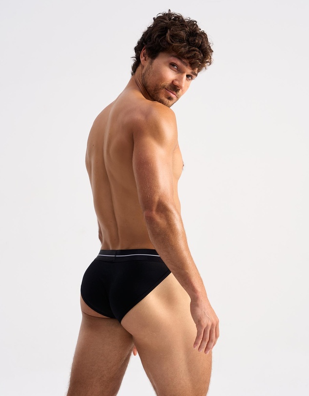 TEAMM8 - Icon Sport Brief