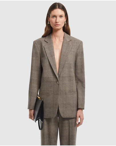 Aeron - Mercedes Blazer