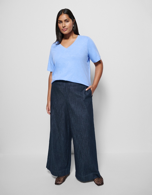 Commonry - Rue V Neck Tee