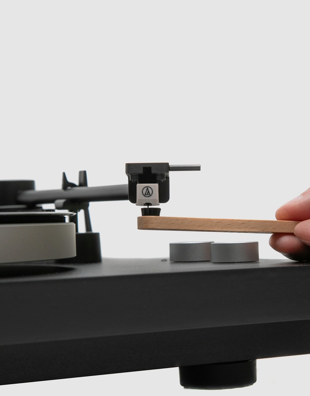 iWorld - Kanto TT-SB 2-in-1 Carbon Fiber Record and Stylus Cleaning Brush