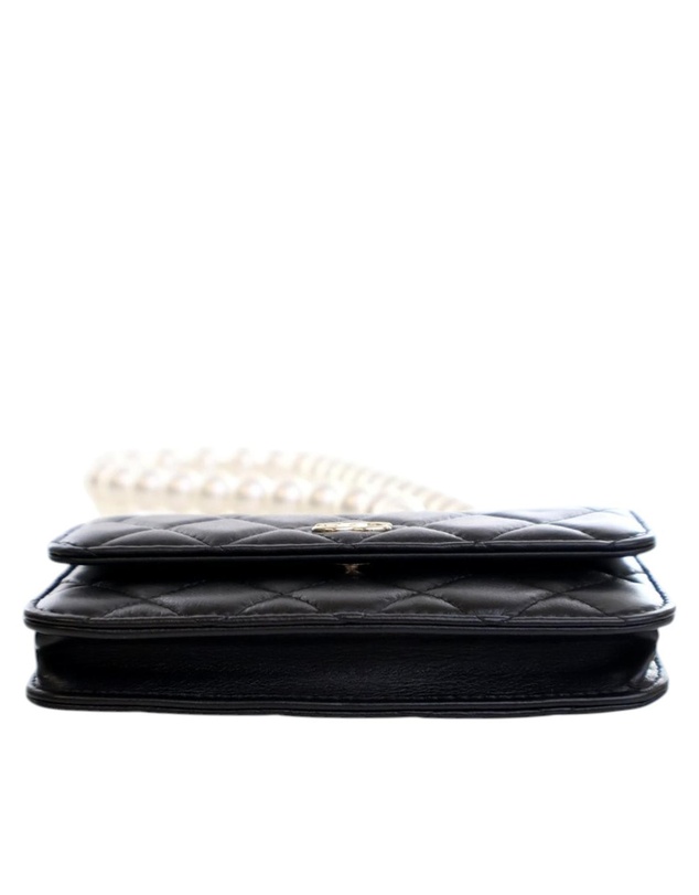 Pre-Loved by Azura Reborn - Pre-Loved Quilted Lambskin Maxi Pearls Clutch With Chain