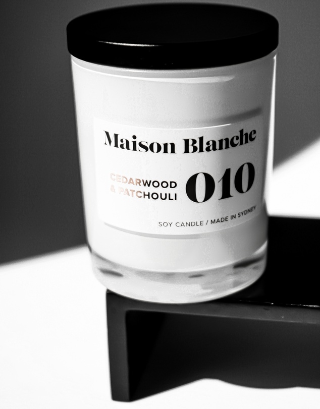 Maison Blanche - 010 Cedarwood & Patchouli - Medium Candle