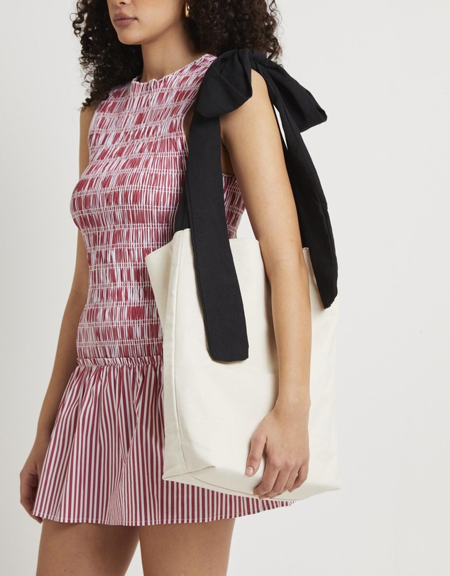 Alice In The Eve - Bow Tote