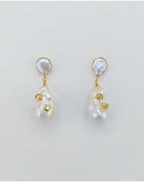 Izoa - Calista Baroque Pearl Earrings