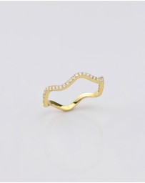Wanderlust + Co - Scallop Petite Pave Gold Ring
