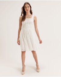 Review - Jolie Lace Dress
