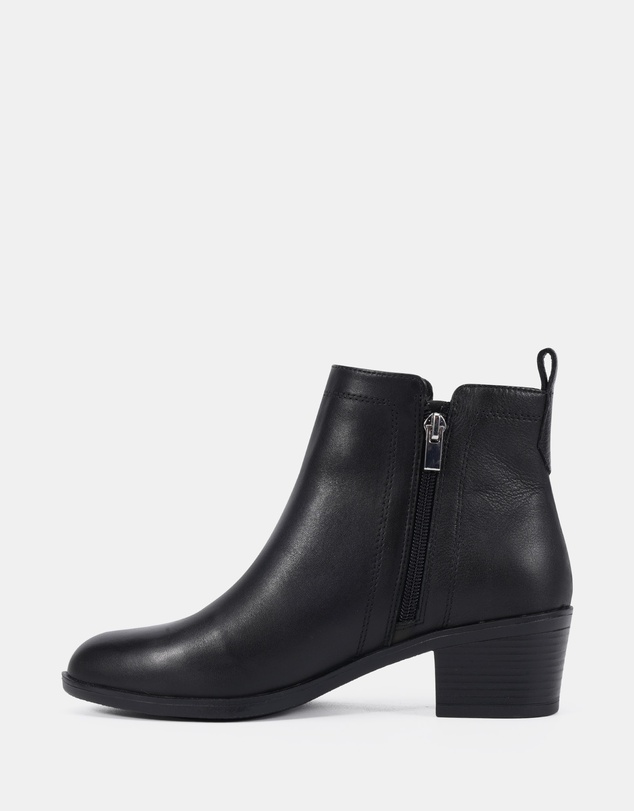 Clarks - Fienna Black