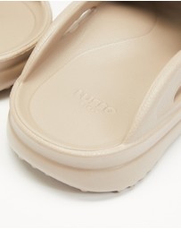 Lusso Cloud - Scenario Slides - Unisex