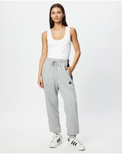 adidas Sportswear - Essentials 3-Stripes Fleece Loose-Fit Pants